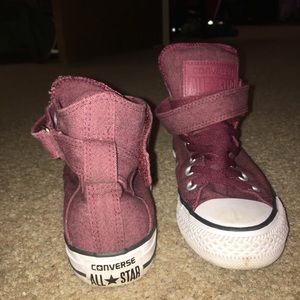 Maroon high top converse
